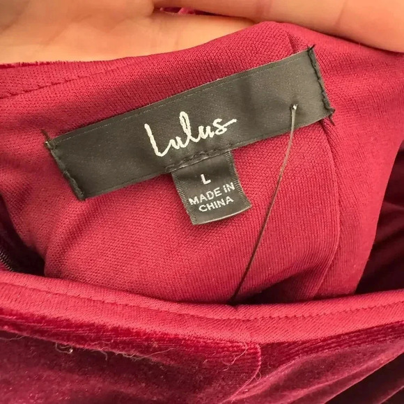 NWT LULUS Feeling Cheery Burgundy Velvet Long Sleeve Romper Whimsygoth Size L - Picture 6 of 7
